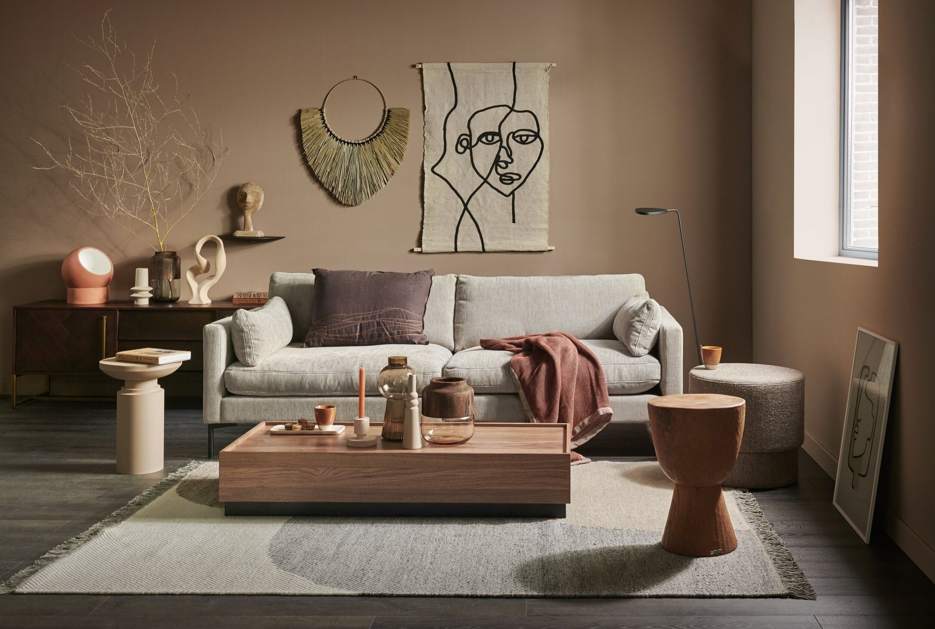 Shop de look: down to earth woonkamer in trendkleur bruin