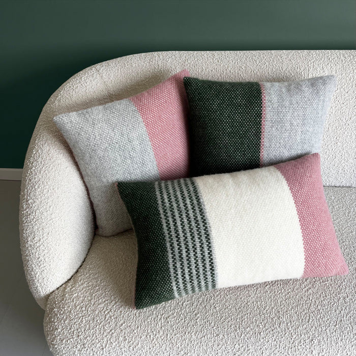 Malagoon Festivity Wool Sierkussen 45 x 45 cm - Dawn Pink