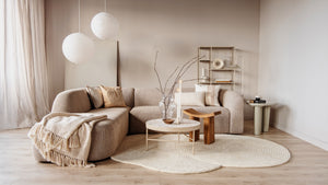 Zo maak je een wit interieur gezellig en warm